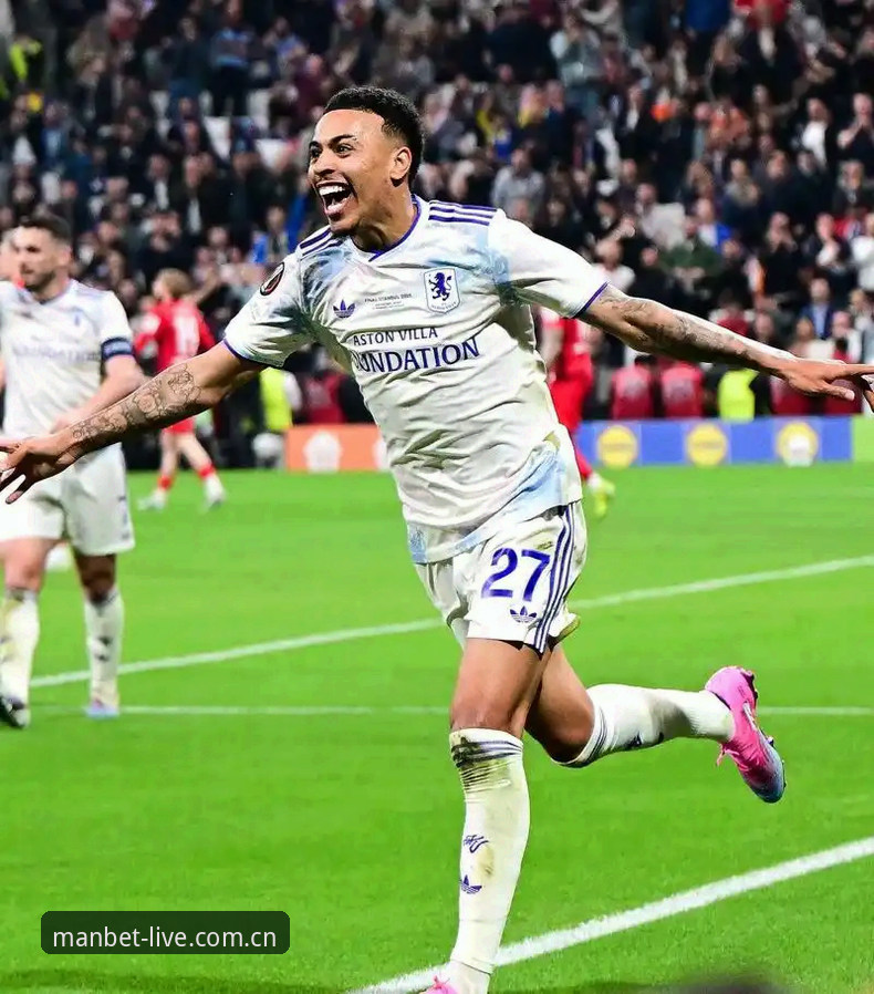 欧联杯决赛3-0完胜vs埃梅里封神：维拉夺冠背后的数据与平台体验全面对比